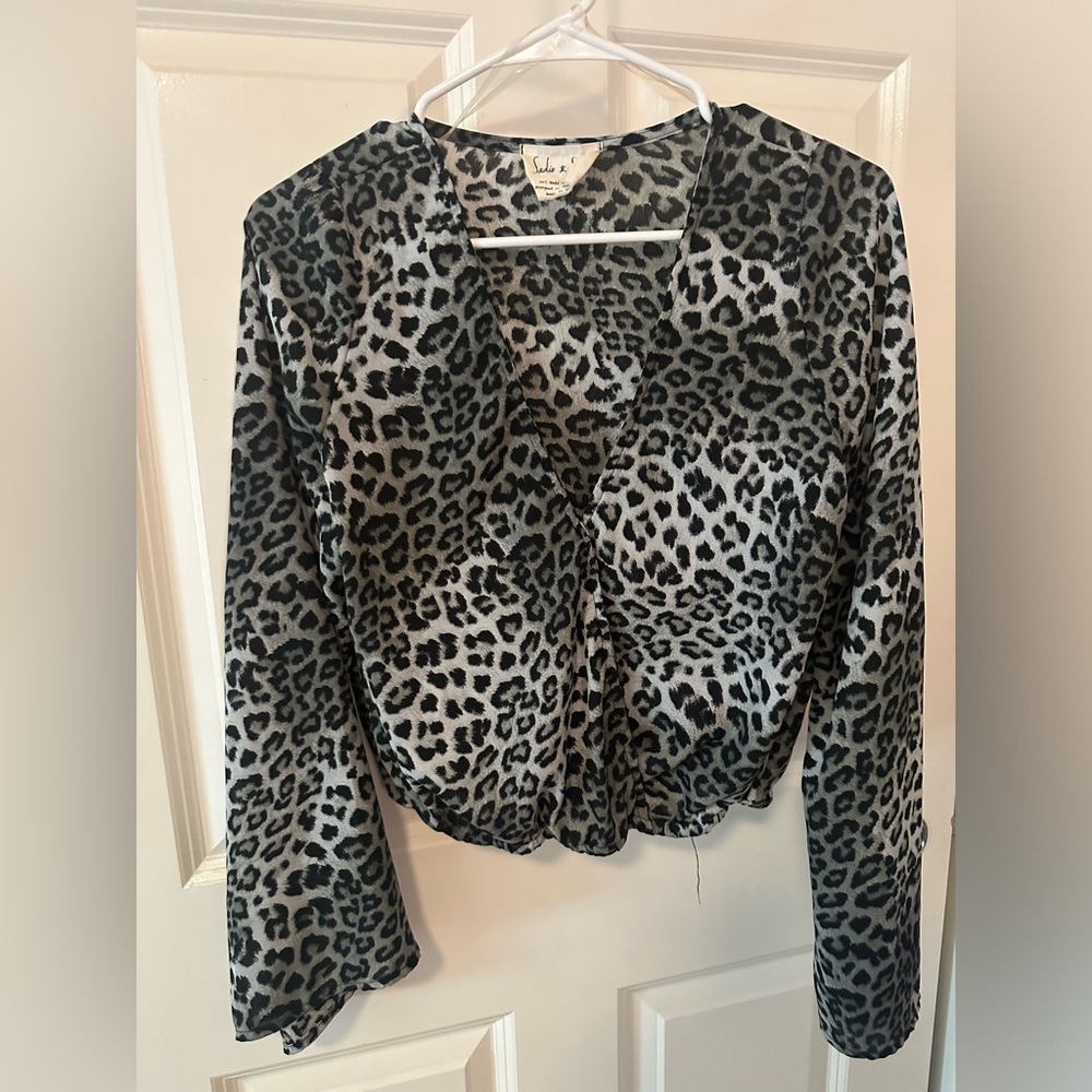 Sadie & Sage Gray Scale Cheetah Print Blouse - Small